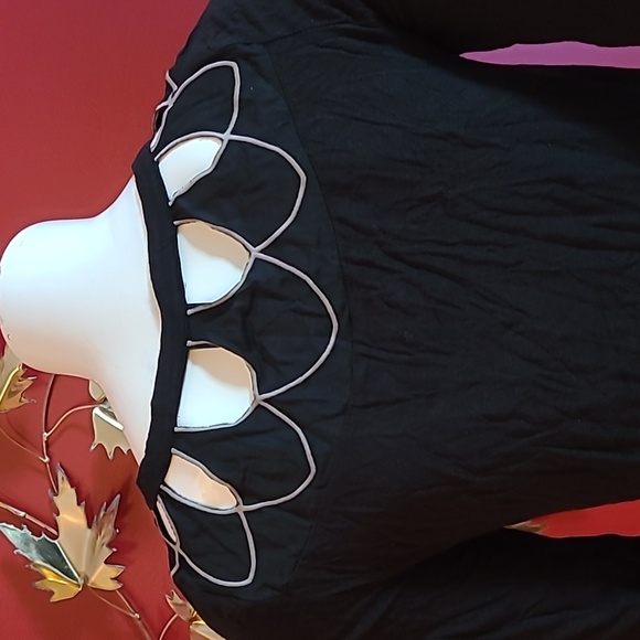 Gentle Fawn Black Cut Out Scallop Black Silver Metallic Blouse 3/4 Sleeves - Picture 3 of 10